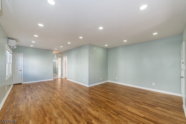 Building Photo - 19 Walnut Pkwy