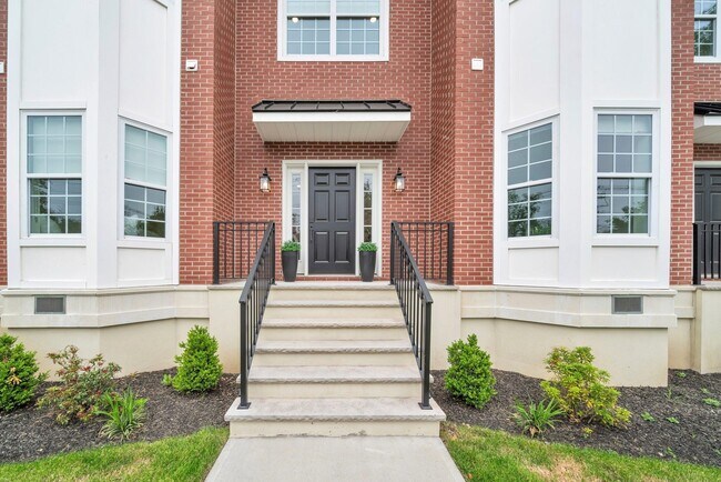Building Photo - 70 Ridgedale Ave