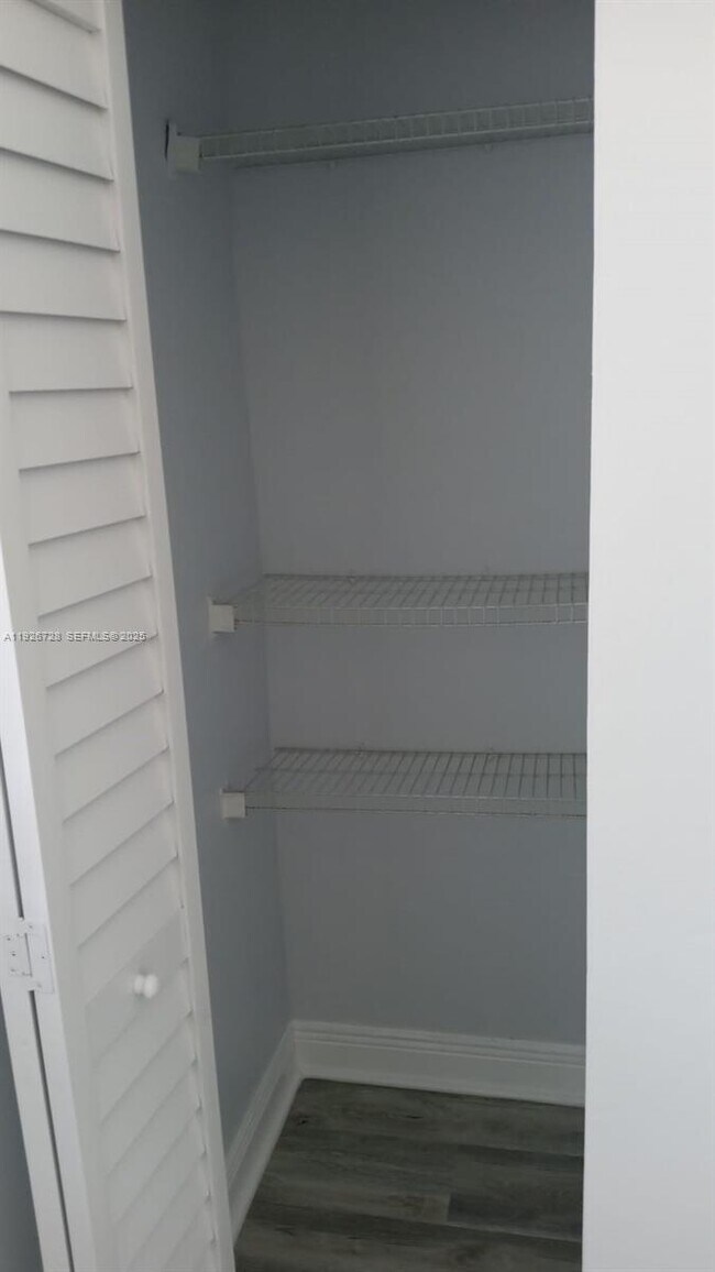 Building Photo - 9375 Fontainebleau Blvd