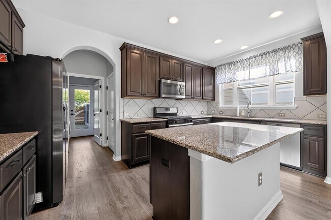 Building Photo - 5800 Baythorne Dr
