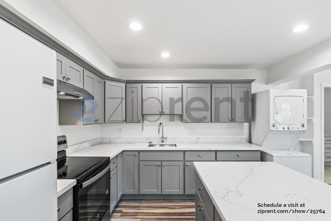 Building Photo - Unit A