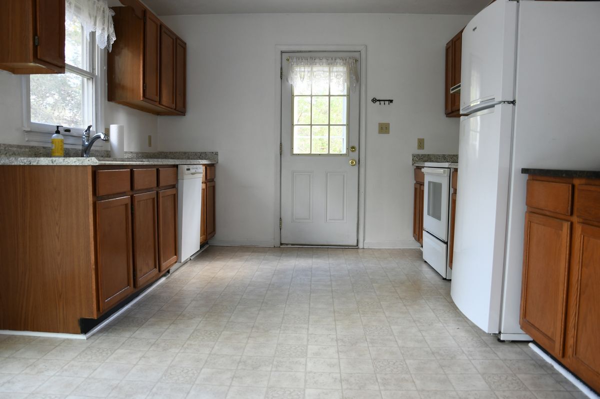 Building Photo - 218 Bluebird Dr
