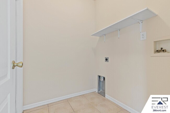 Building Photo - 16 Pinelynn Dr