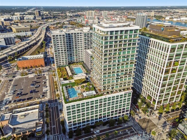 Building Photo - 1000 Water St