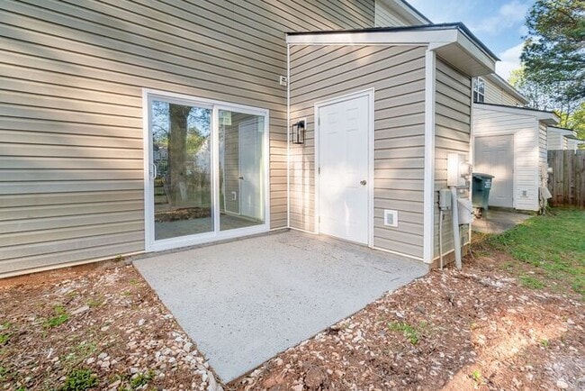 Building Photo - Hidden Gem in East Charlotte - 3 Bedrooms, Prime Location