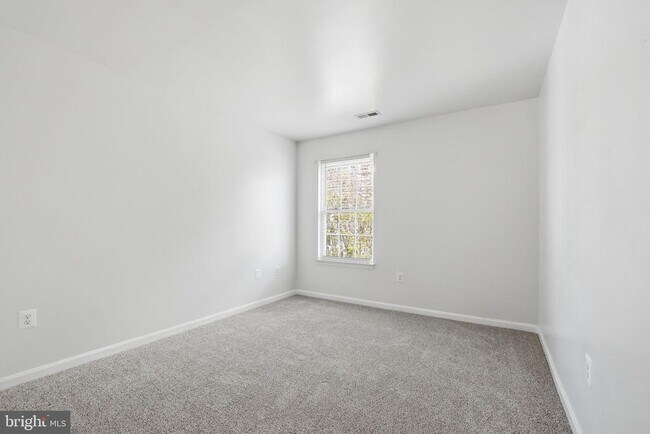 Building Photo - 11 St Marks Ct