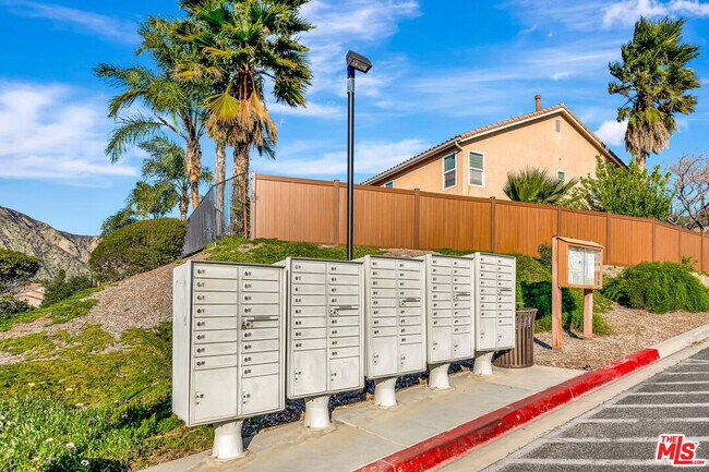 Building Photo - 12440 La Cresta Way