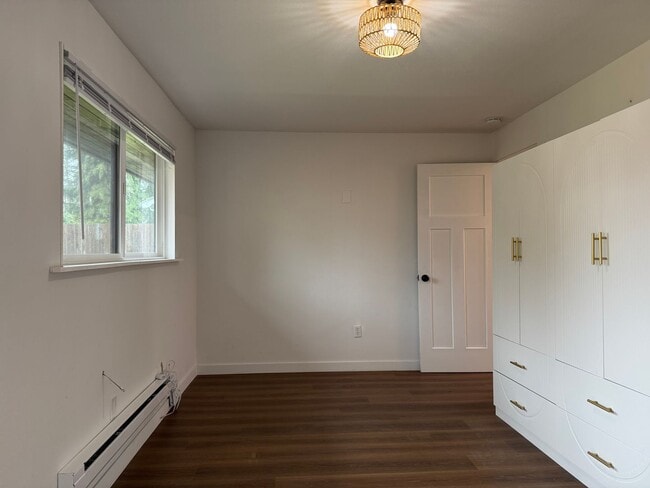 Building Photo - CLICK "REQUEST A TOUR" NOW!