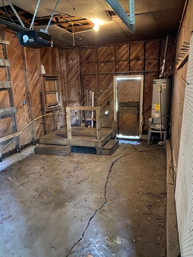 Building Photo - December Move In