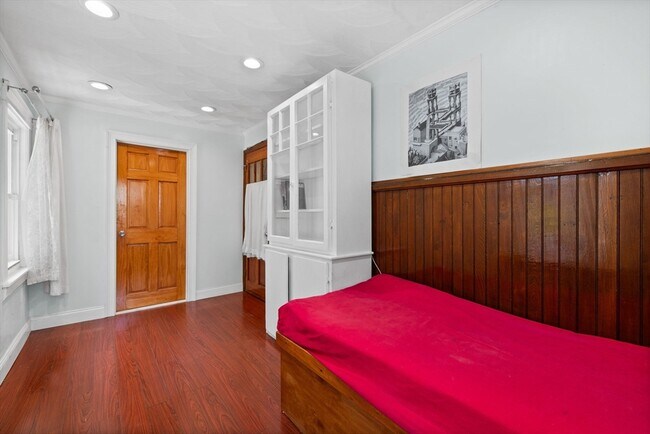 Building Photo - 42 Alden Pl