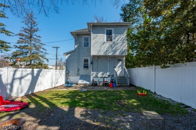 Building Photo - 38 Claremont Ave