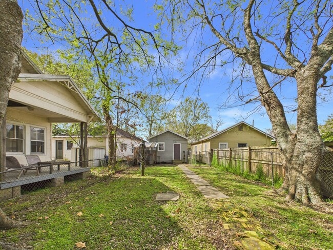 Building Photo - COMING SOON! 1 Bed, 1 Bath Cottage Near UL!