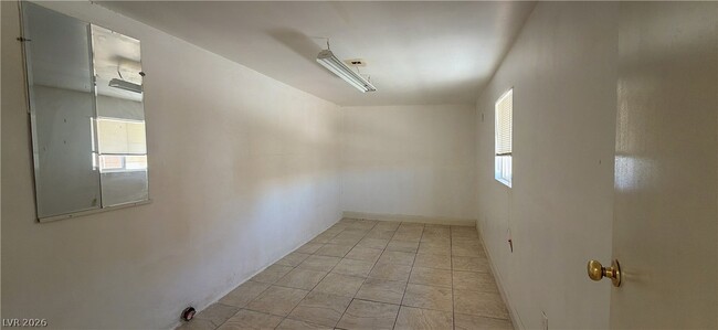 Building Photo - 4712 W Rip Van Winkle Ln