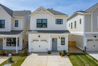 Building Photo - 2 Bedroom Home with Elevated Amenities!