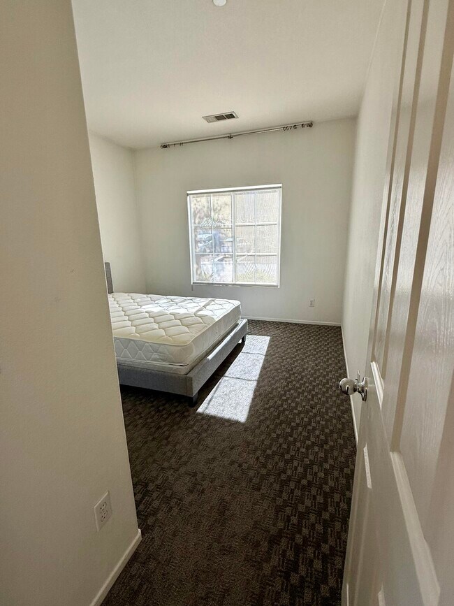 Building Photo - 1122 Oro Ridge