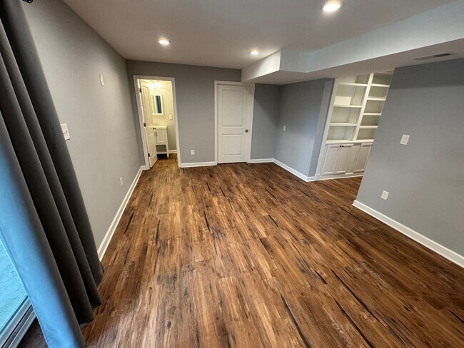 Building Photo - Single Family Home