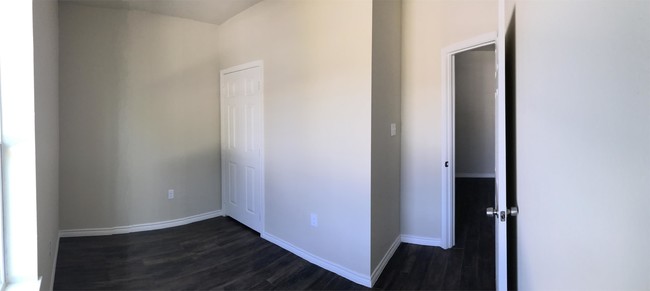 Building Photo - 7914 W Military Dr