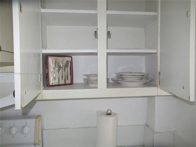 Building Photo - 581 Blue Heron Dr