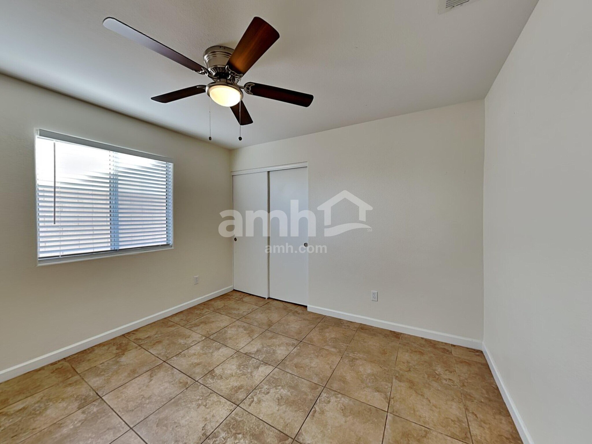 Building Photo - 8748 W Acapulco Ln