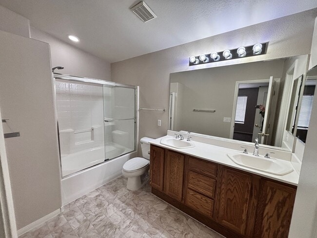 Building Photo - Two Bedroom Condo in Guard Gated Painted Desert