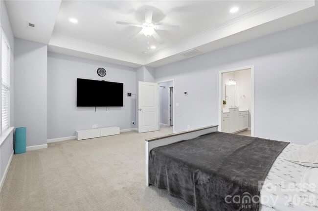 Building Photo - 5401 Meadowcroft Way
