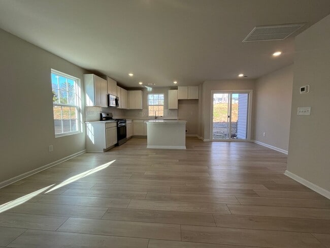 Building Photo - Brand New 3/2.5 Townhome Available In Reidville - Ready To Move In!