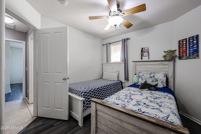 Building Photo - 13959 W Country Gables Dr