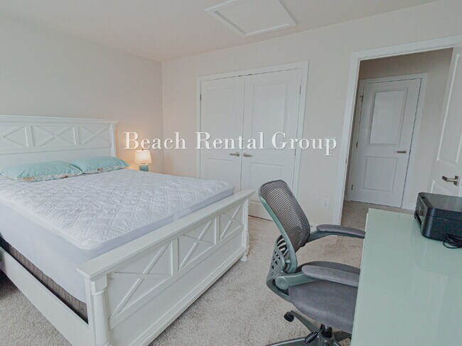 Building Photo - Furnished Townhouse in Gated Community