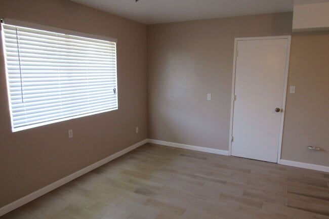 Building Photo - Beautiful NW Home!