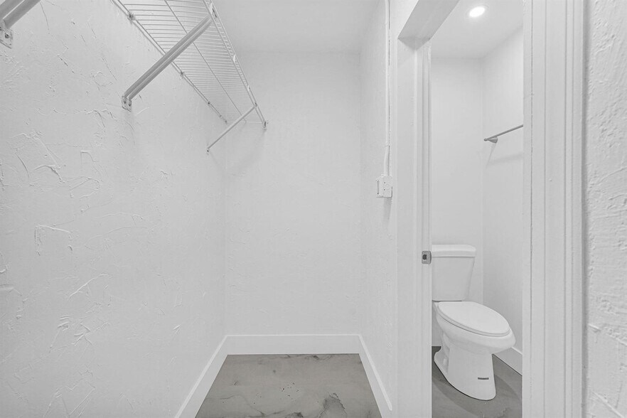 Building Photo - 261 NE 45th St