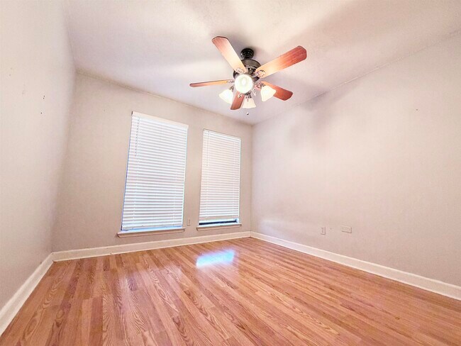 Building Photo - 101 W Del Mar Blvd