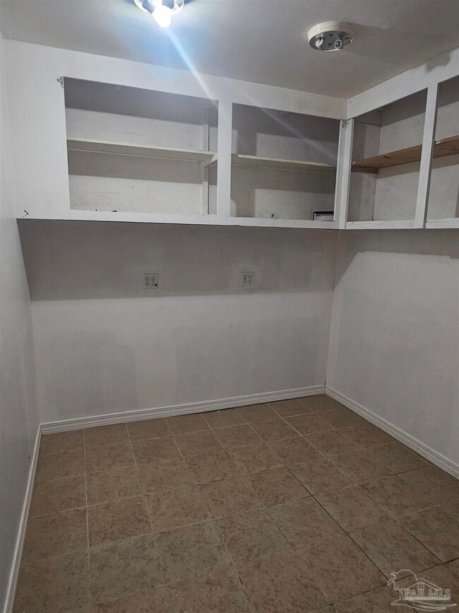 Building Photo - 5775 Ventura Ln