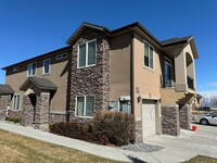 Building Photo - 4712 W Thorndale Way