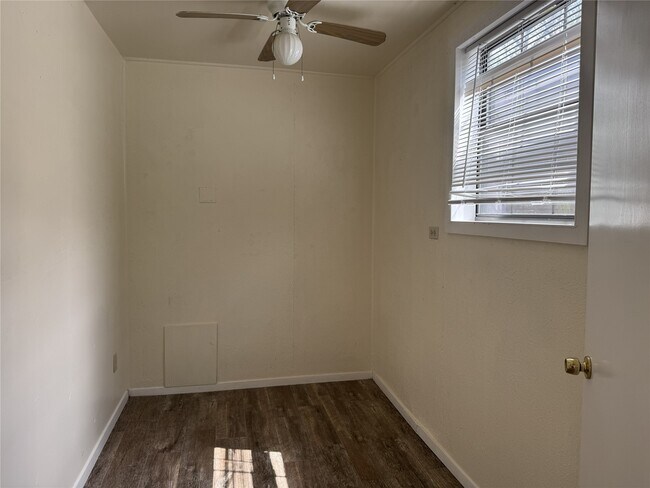 Building Photo - 16477 Piper Ln