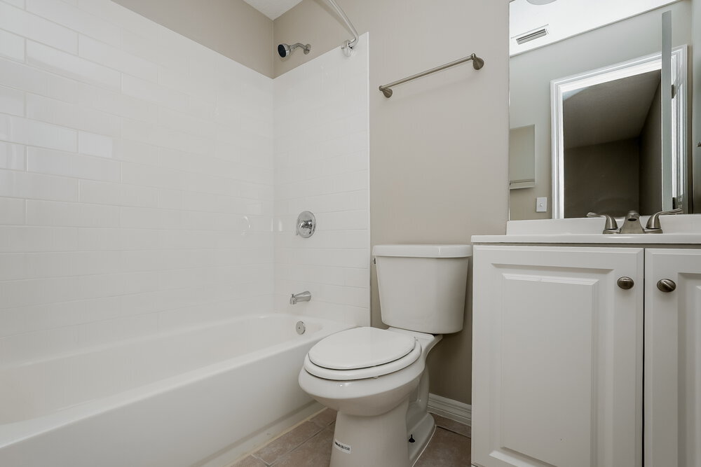 Building Photo - 1402 Thistledown Dr