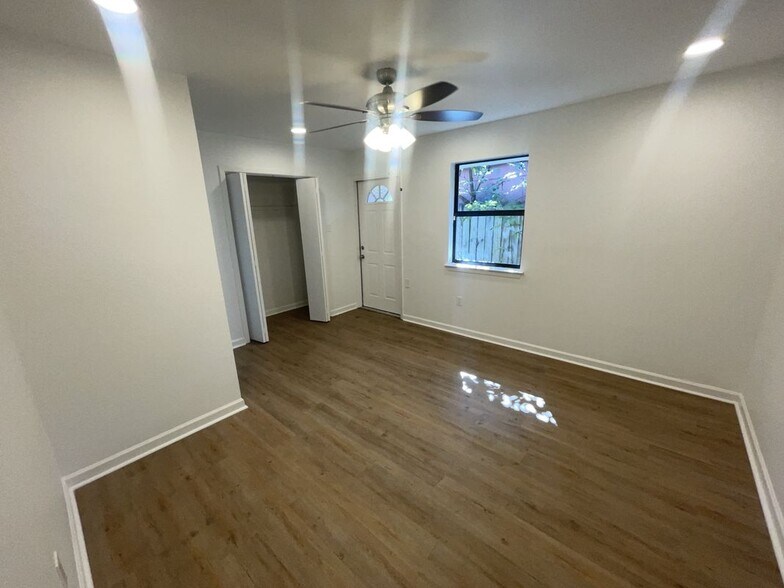 Building Photo - 1915 Tennessee St