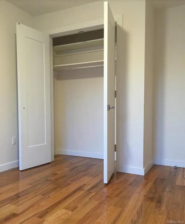 Building Photo - 103 Varet St