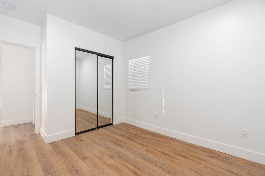 Building Photo - 2934 Somerset Dr