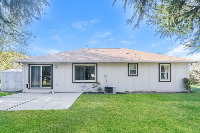 Building Photo - 667 Aspen Ct