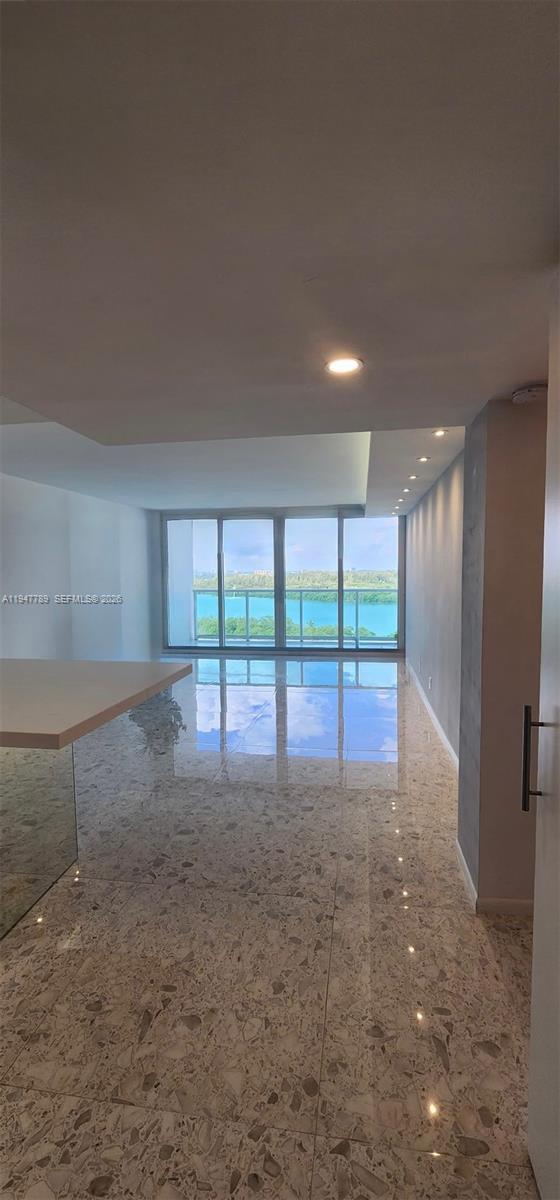 Building Photo - 100 Bayview Dr