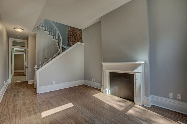 Interior Photo - 420 Chestnut St