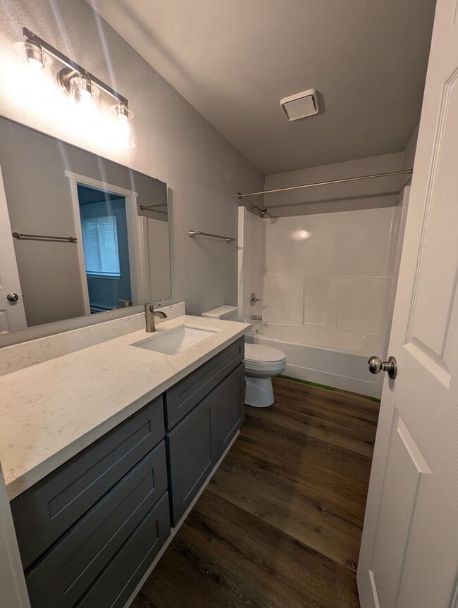Building Photo - Newly Remodeled 3 Bedroom Home in Port Orc...