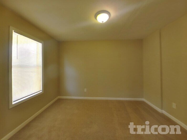 Building Photo - 11728 Spring Lake Way