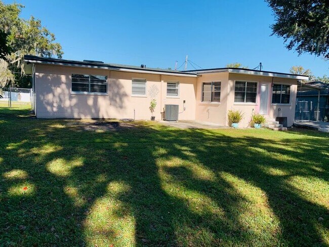 Building Photo - 811 Lafayette Ln