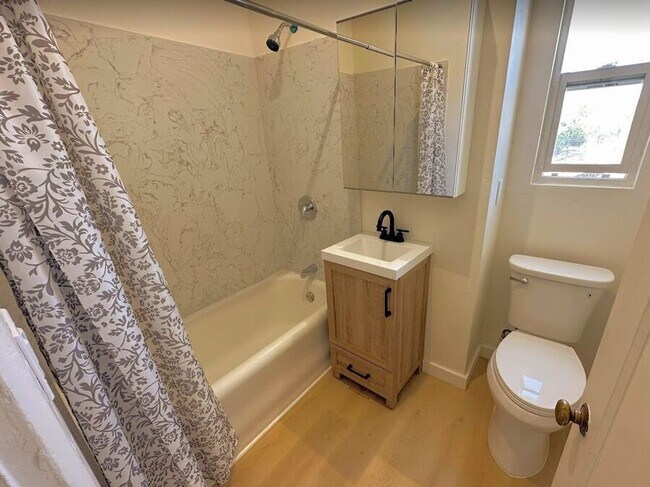 Building Photo - 6616 Telegraph Ave