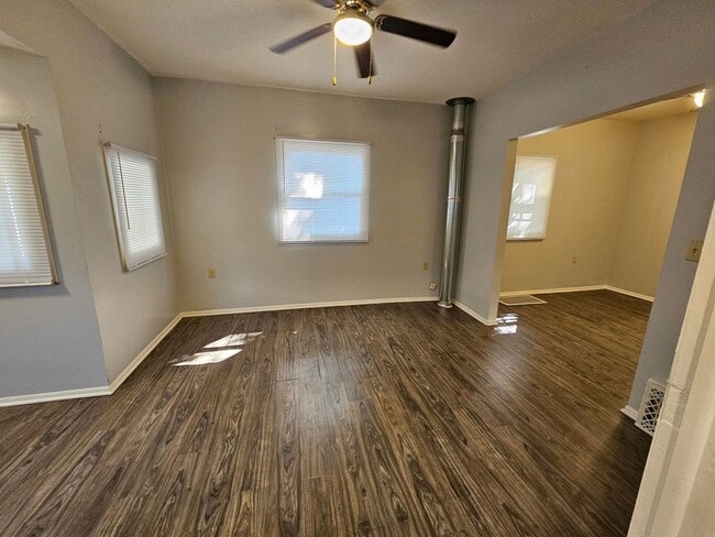 Building Photo - 3 Bed, 2 Bath, Elkhart