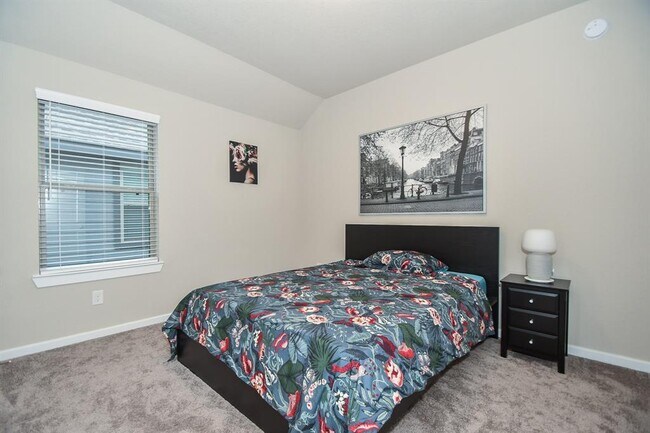 Building Photo - 31207 Birch Mills Dr