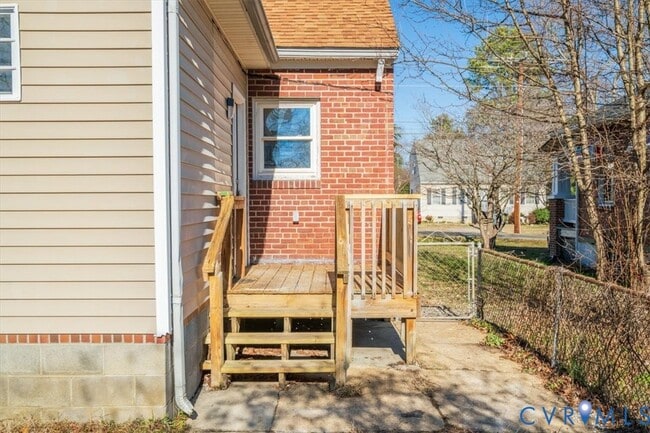 Building Photo - 1401 Byron St