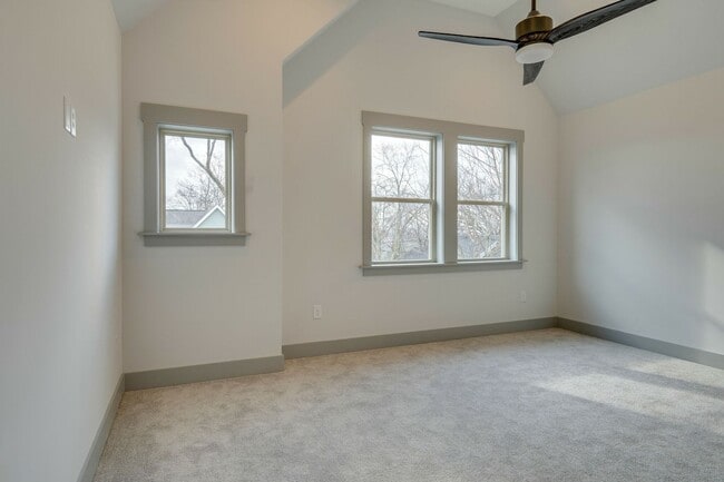 Building Photo - Stunning 3BE/2.5BA in the SHELBY PARK area! Easy DOWNTOWN access!