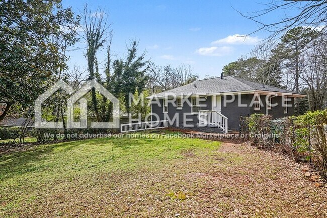 Building Photo - 2038 E Lilac Ln